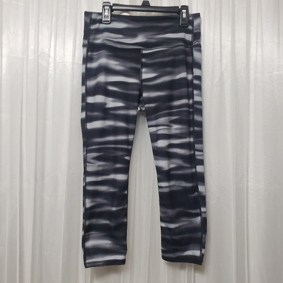 Athleta Pants - Athleta Sz S High Rise Chaturanga Capri